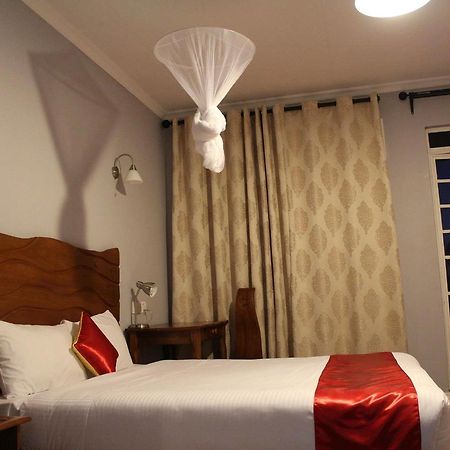 Tumaini Gardens Bed & Breakfast Kajiado ภายนอก รูปภาพ