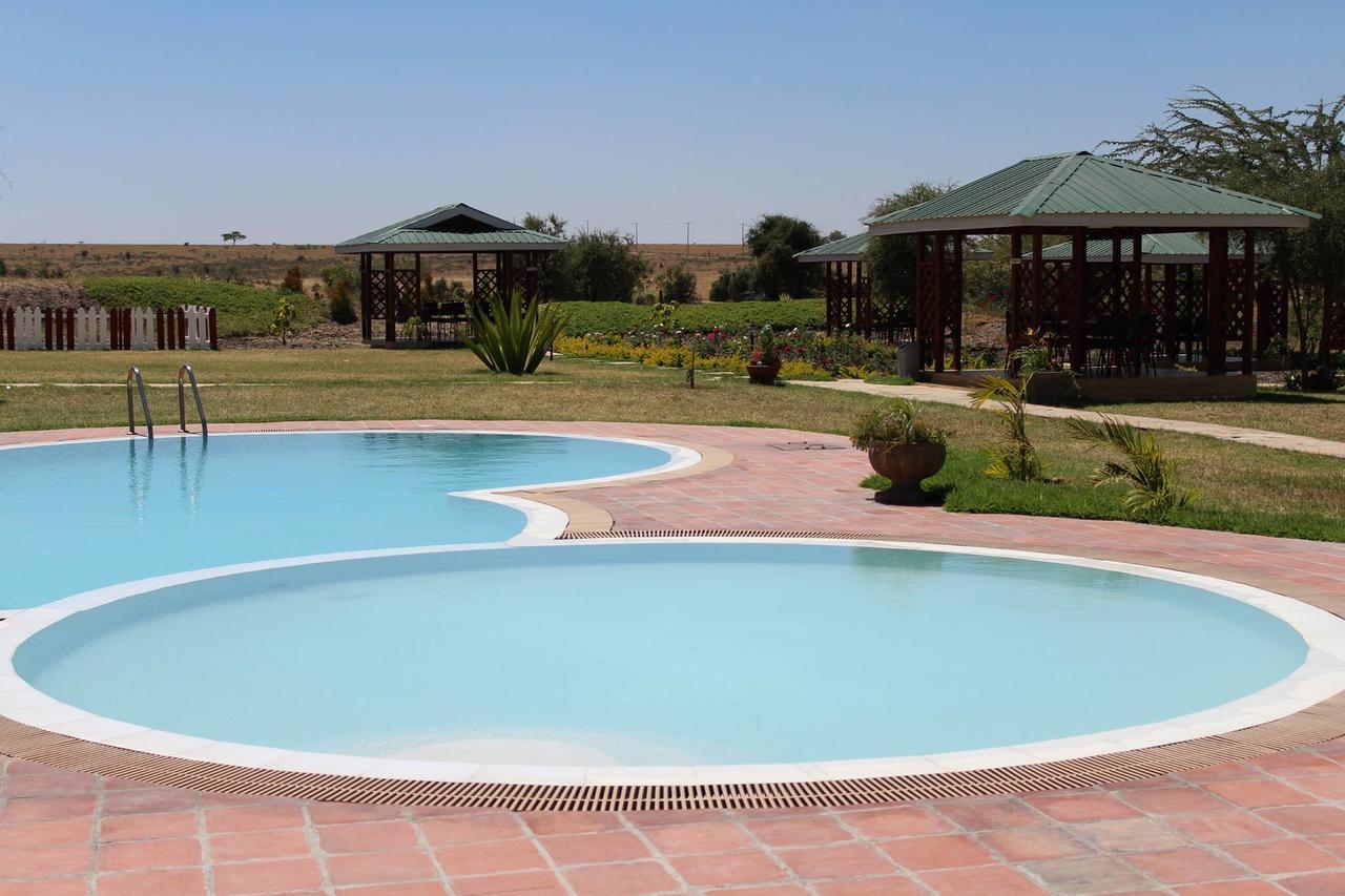 Tumaini Gardens Bed & Breakfast Kajiado ภายนอก รูปภาพ