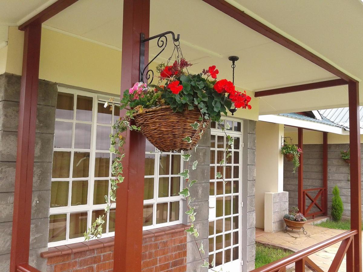 Tumaini Gardens Bed & Breakfast Kajiado ภายนอก รูปภาพ