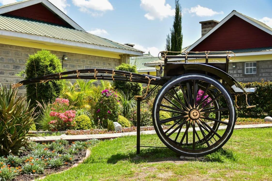 Tumaini Gardens Bed & Breakfast Kajiado ภายนอก รูปภาพ