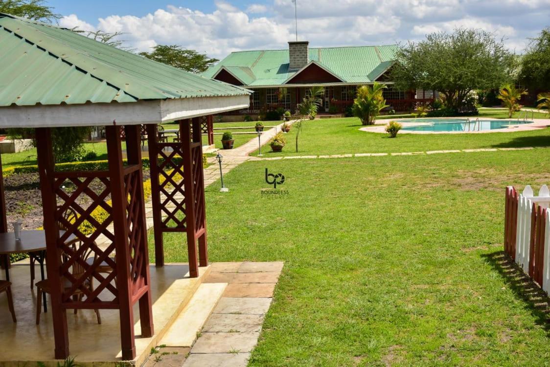 Tumaini Gardens Bed & Breakfast Kajiado ภายนอก รูปภาพ
