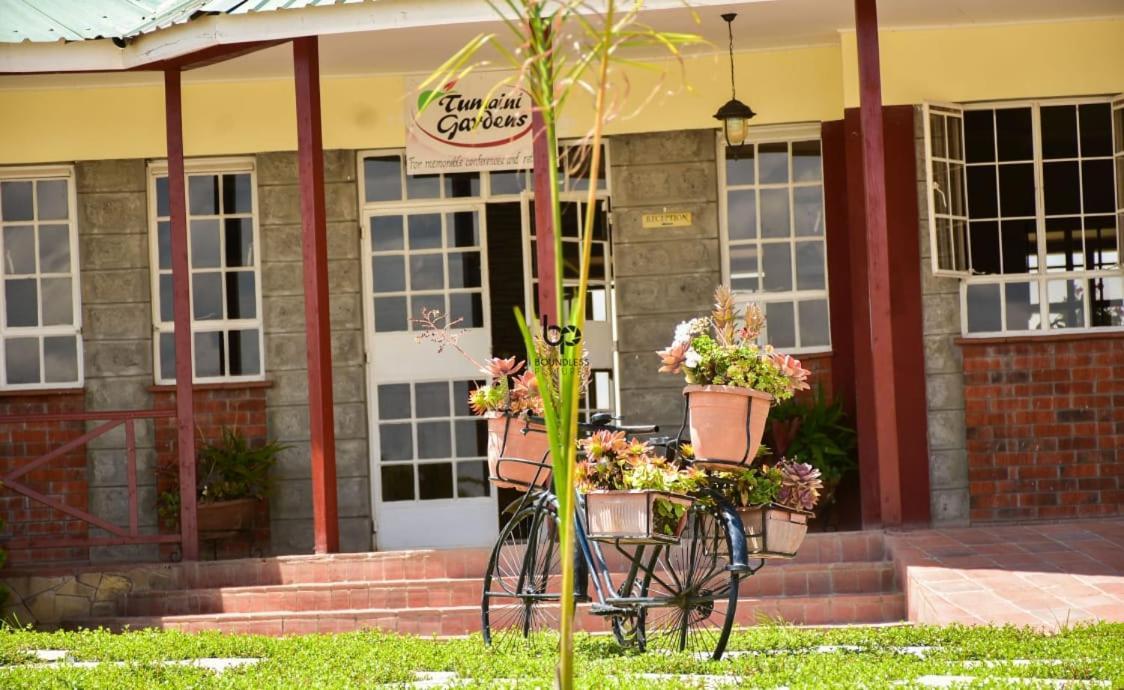 Tumaini Gardens Bed & Breakfast Kajiado ภายนอก รูปภาพ